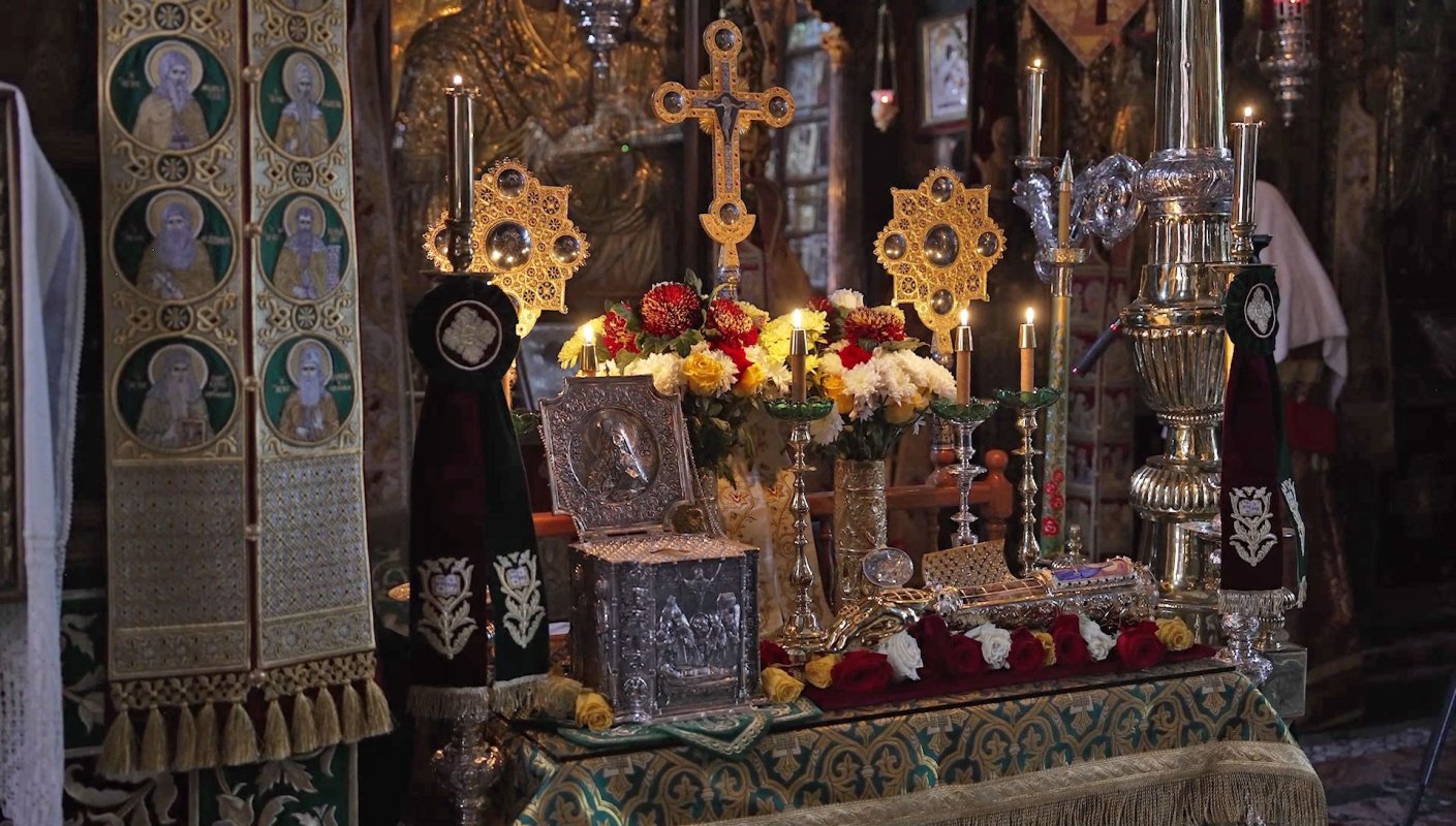 Tomos Patriarhal și Sinodal privind așezarea în ceata Sfinților a celor patru Cuvioși români care s-au nevoit în Sfântul Munte Athos  348389