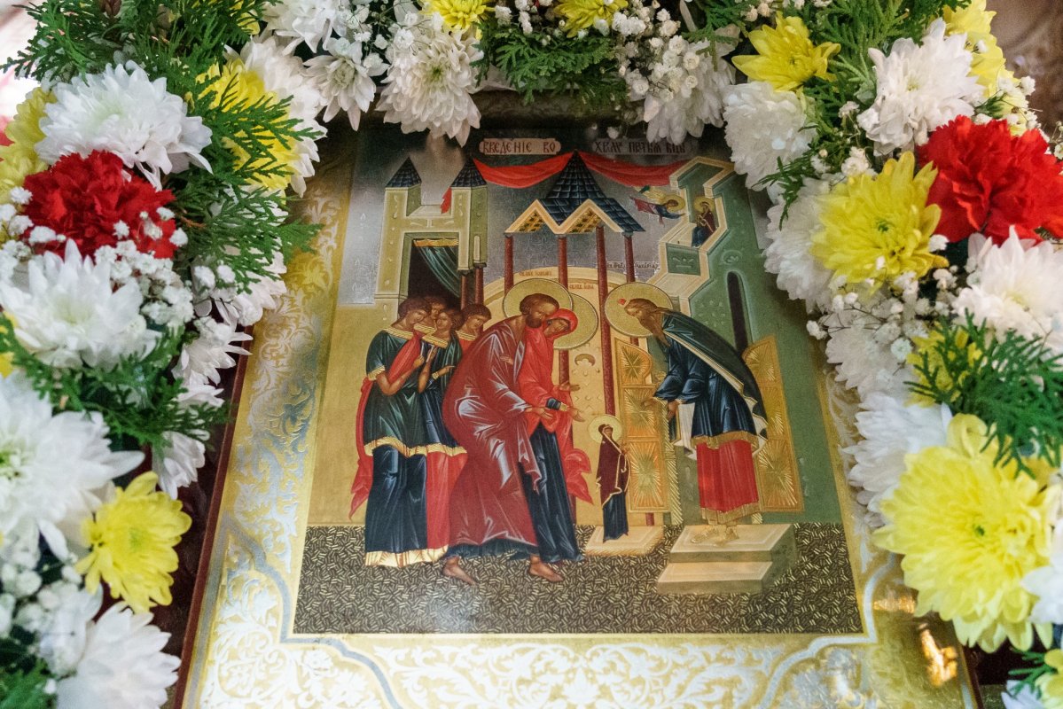 Rugăciune și binecuvântare arhierească la hramul Mănăstirii Peștera 348581