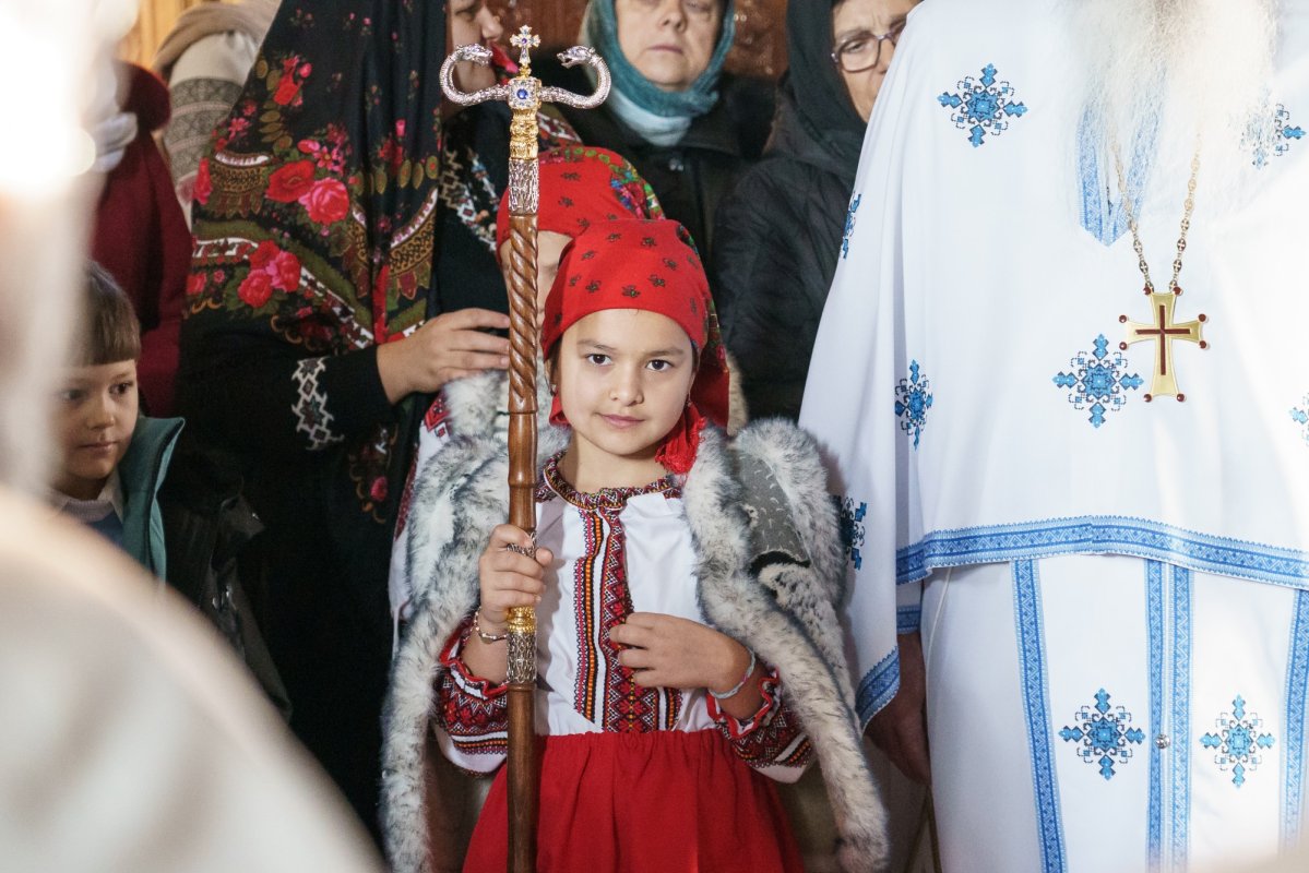 Rugăciune și binecuvântare arhierească la hramul Mănăstirii Peștera 348584