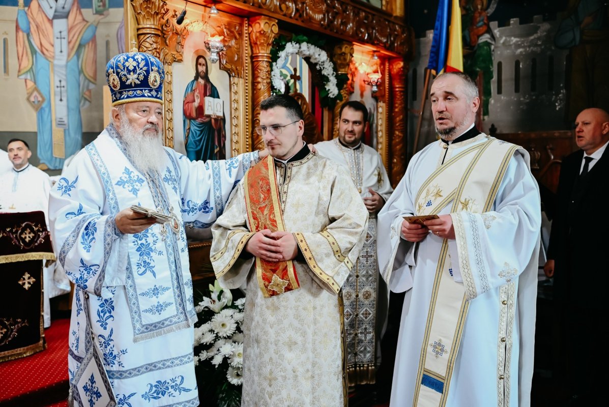 Hramul Parohiei „Intrarea în biserică a Maicii Domnului” din Gherla 348700