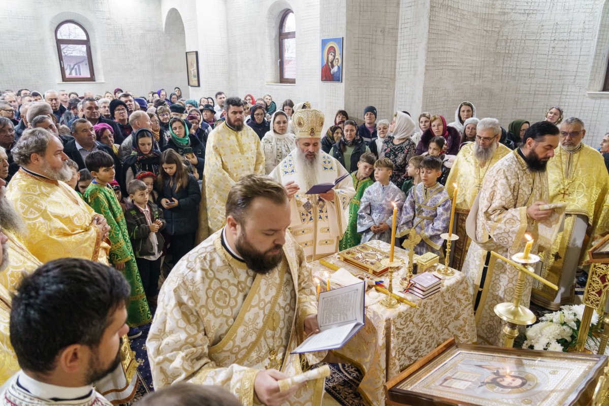 Liturghie baptismală și hirotonie la Parohia Tudor Vladimirescu-Albești 348713