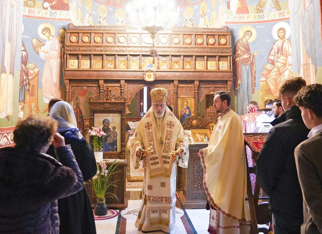 Popas de rugăciune la un schit din județul Argeș 348723