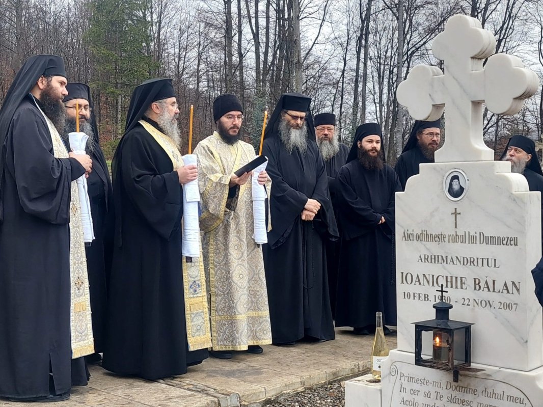 Rugăciune și recunoștință pentru duhovnicii Mănăstirii Sihăstria 348716