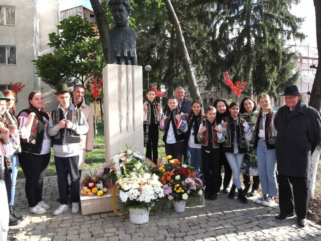 Nicolae Labiș în areopagul personalităţilor Fălticenilor-mon amour 348777