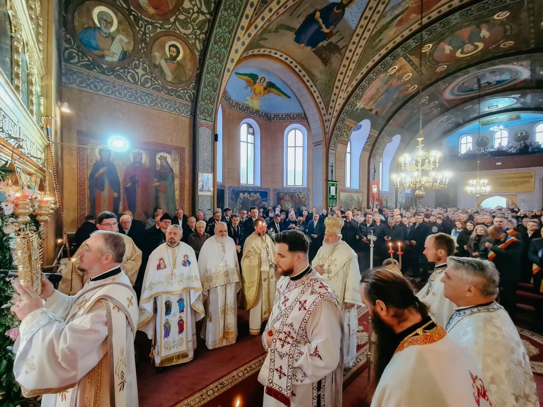 Resfințirea Bisericii „Înălțarea Domnului” din Mănăstireni 348794