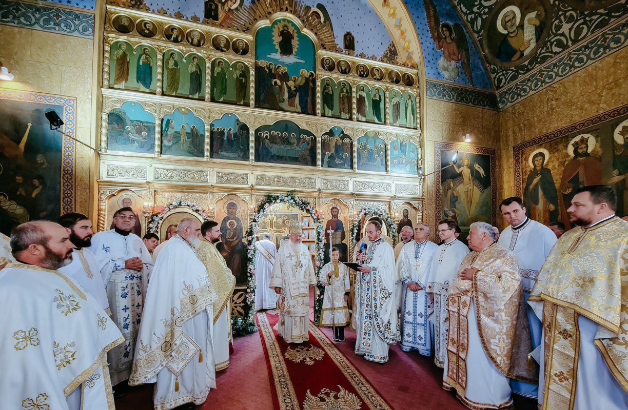 Resfințirea Bisericii „Înălțarea Domnului” din Mănăstireni 348795