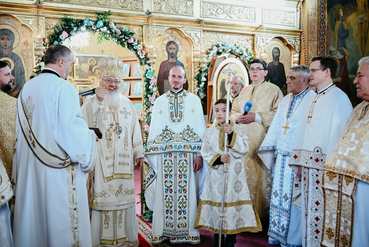 Resfințirea Bisericii „Înălțarea Domnului” din Mănăstireni 348796