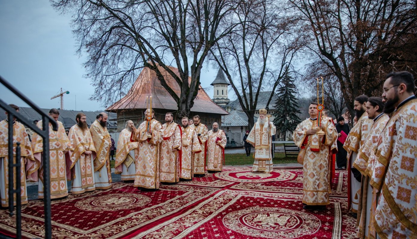 Slujire arhierească la Mănăstirea „Sfântul Ioan cel Nou” din Suceava 348809