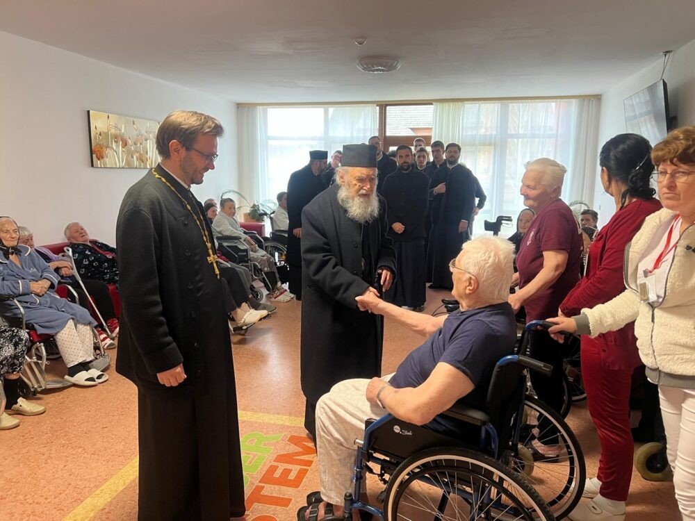 Slujire arhierească la paraclisul Clinicii „Laser System” Vladimirescu 348886