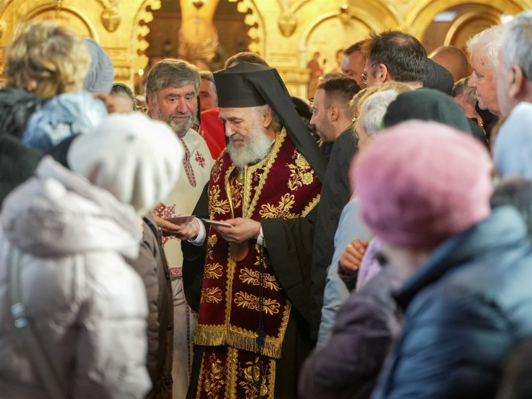 Filantropie la hramul unei biserici din Galaţi 348940