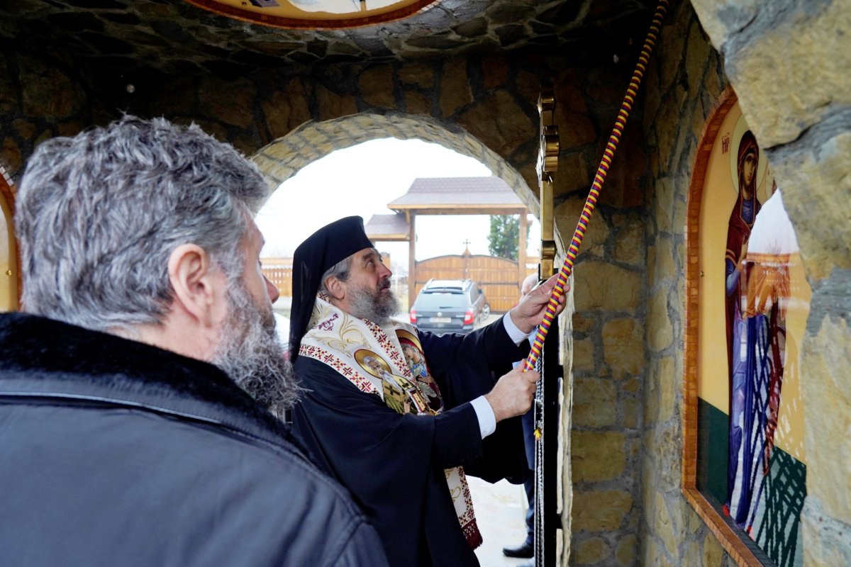 Liturghie baptismală și sfințire de clopotniță la Deleni, Iași 348924