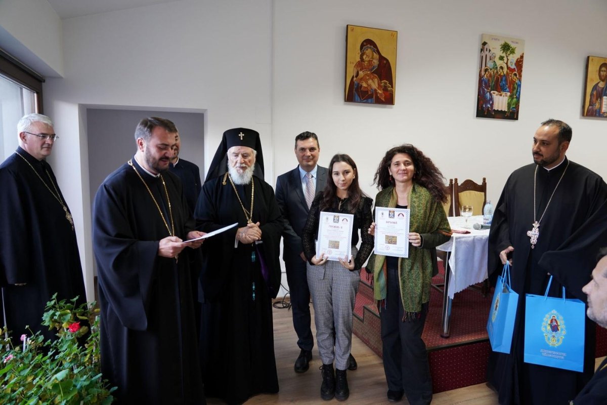 Premierea câștigătorilor unui concurs școlar din județul Dâmbovița 348942