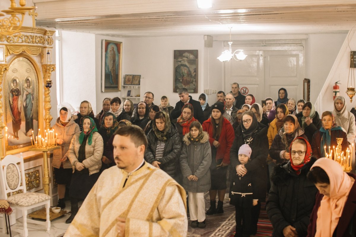 Resfințirea bisericii și Liturghie arhierească în Rădenii Vechi 348928