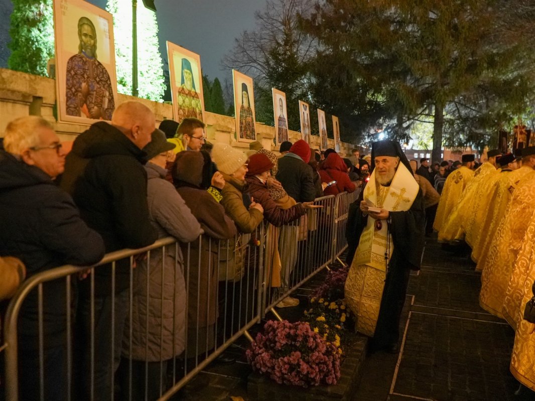 Procesiunea „Călători pe cărările sfinţilor” la Galaţi 349162