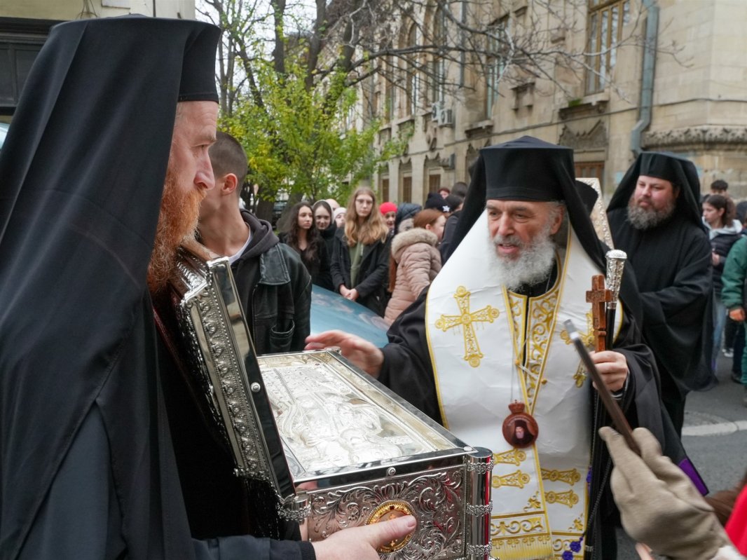 Procesiunea „Călători pe cărările sfinţilor” la Galaţi 349166