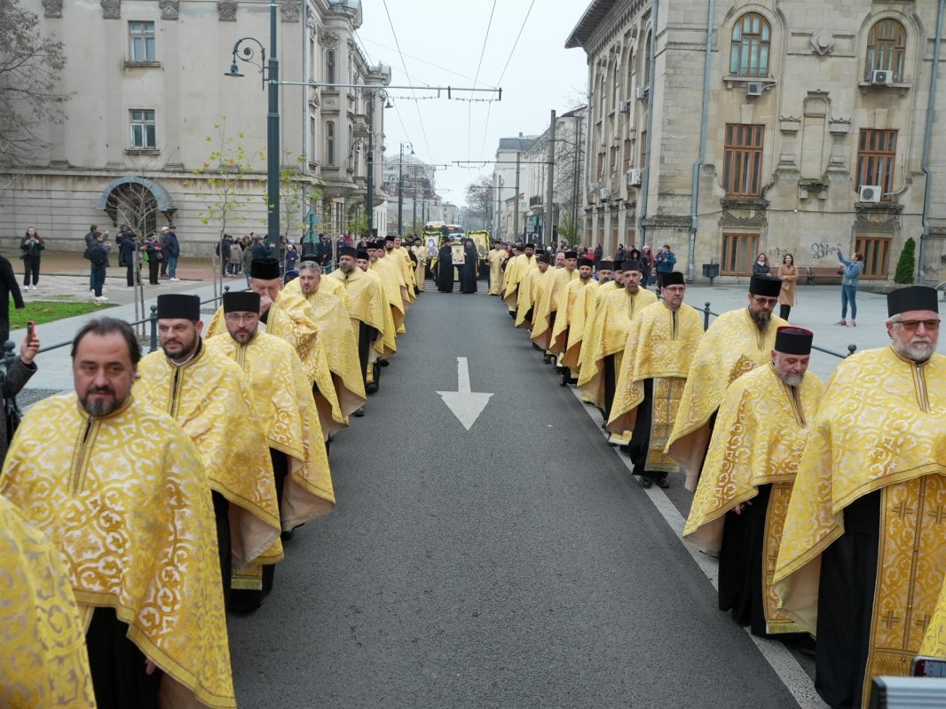 Procesiunea „Călători pe cărările sfinţilor” la Galaţi 349167