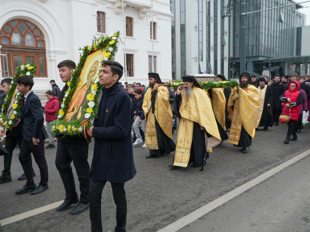 Procesiunea „Călători pe cărările sfinţilor” la Galaţi 349168