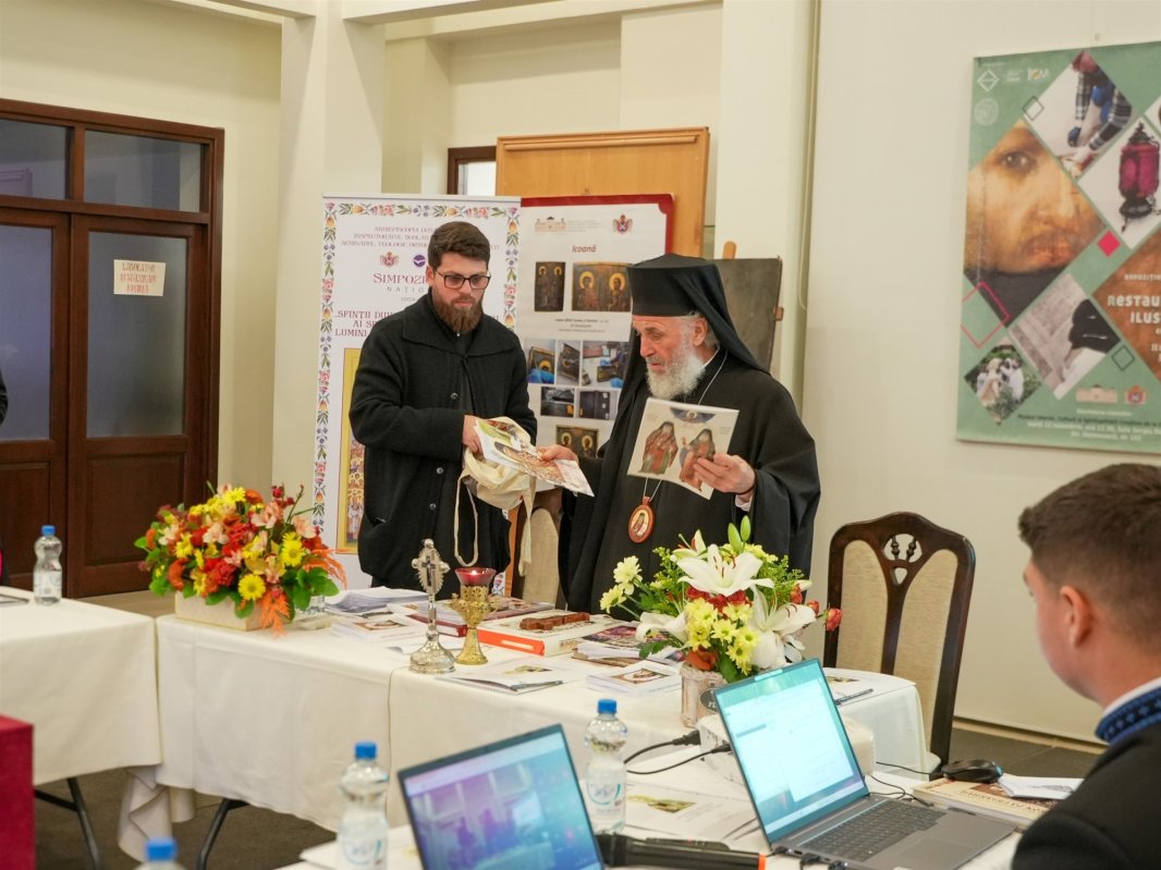 Simpozion interseminarial şi expoziţie la Muzeul eparhial din Galaţi 349170