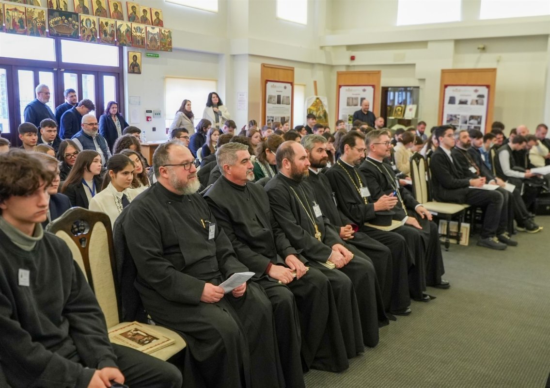 Simpozion interseminarial şi expoziţie la Muzeul eparhial din Galaţi 349173