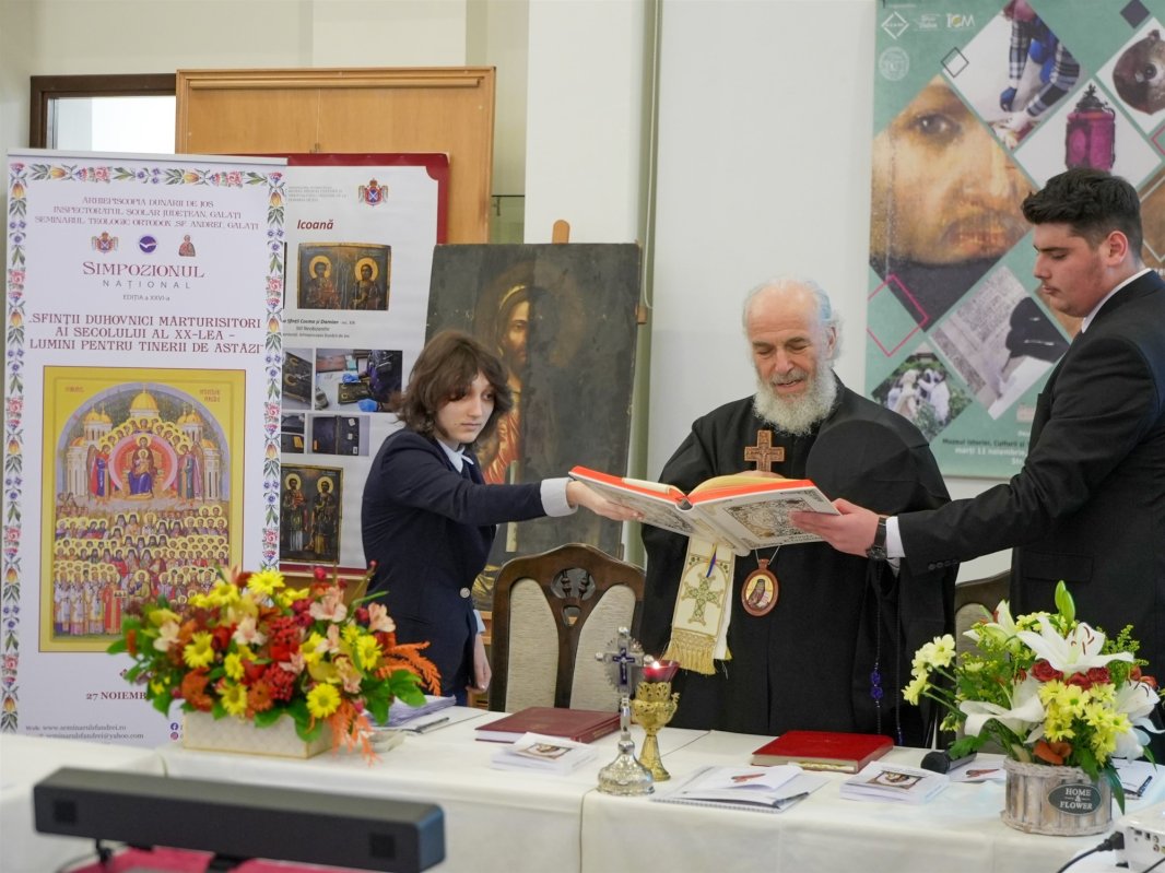 Simpozion interseminarial şi expoziţie la Muzeul eparhial din Galaţi 349175