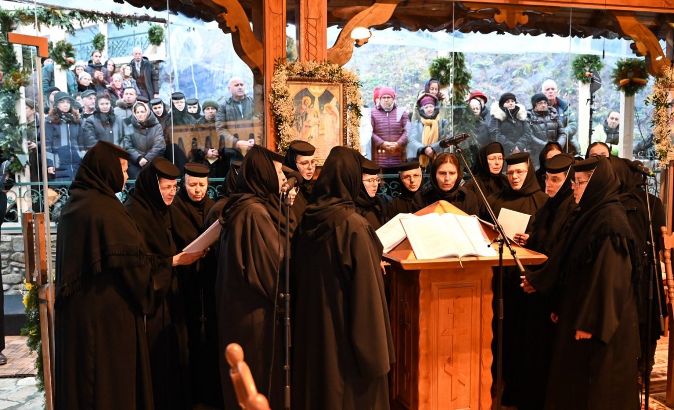 Simpozion teologic și priveghere la Mănăstirea Prislop, în cinstea Sfântului Cuvios Mărturisitor Arsenie 349131