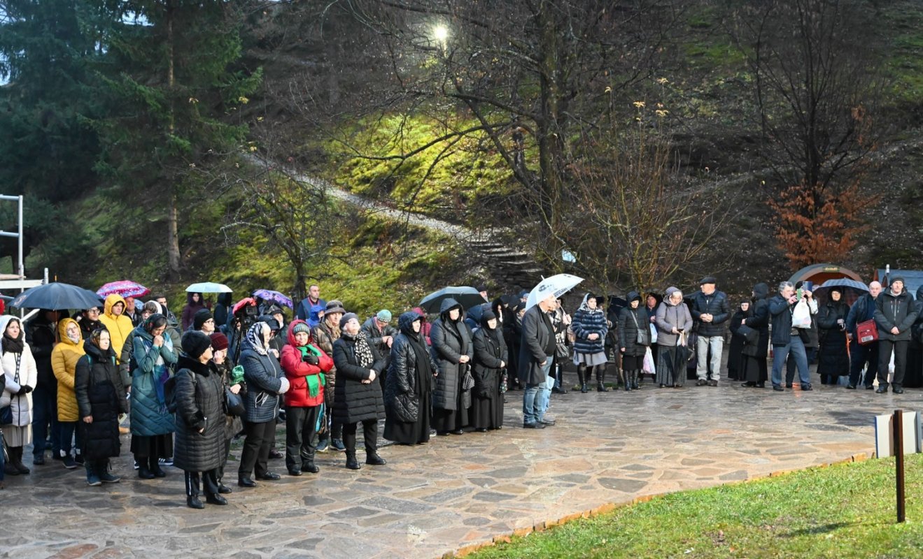 Simpozion teologic și priveghere la Mănăstirea Prislop, în cinstea Sfântului Cuvios Mărturisitor Arsenie 349132