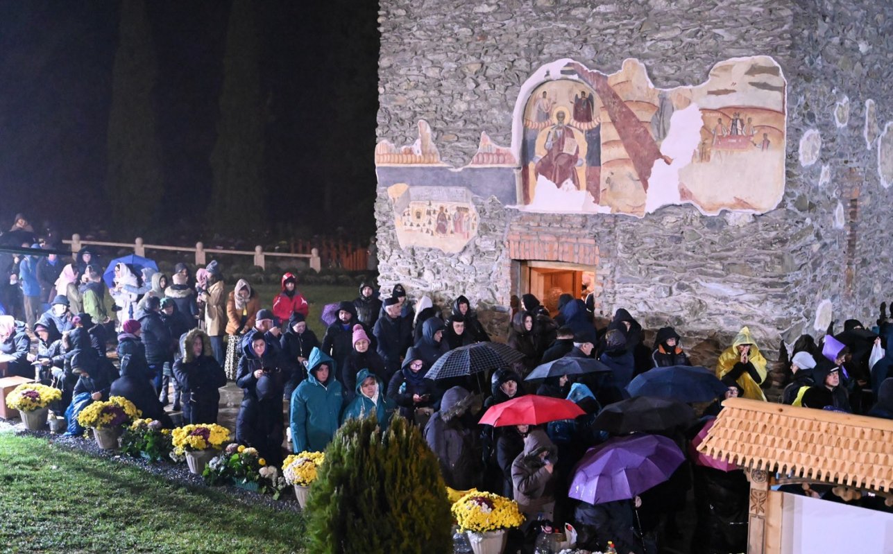 Simpozion teologic și priveghere la Mănăstirea Prislop, în cinstea Sfântului Cuvios Mărturisitor Arsenie 349134