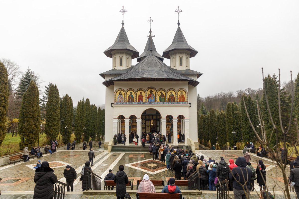 Prima celebrare a Sfinților Cleopa și Paisie la Mănăstirea Sihăstria 349481