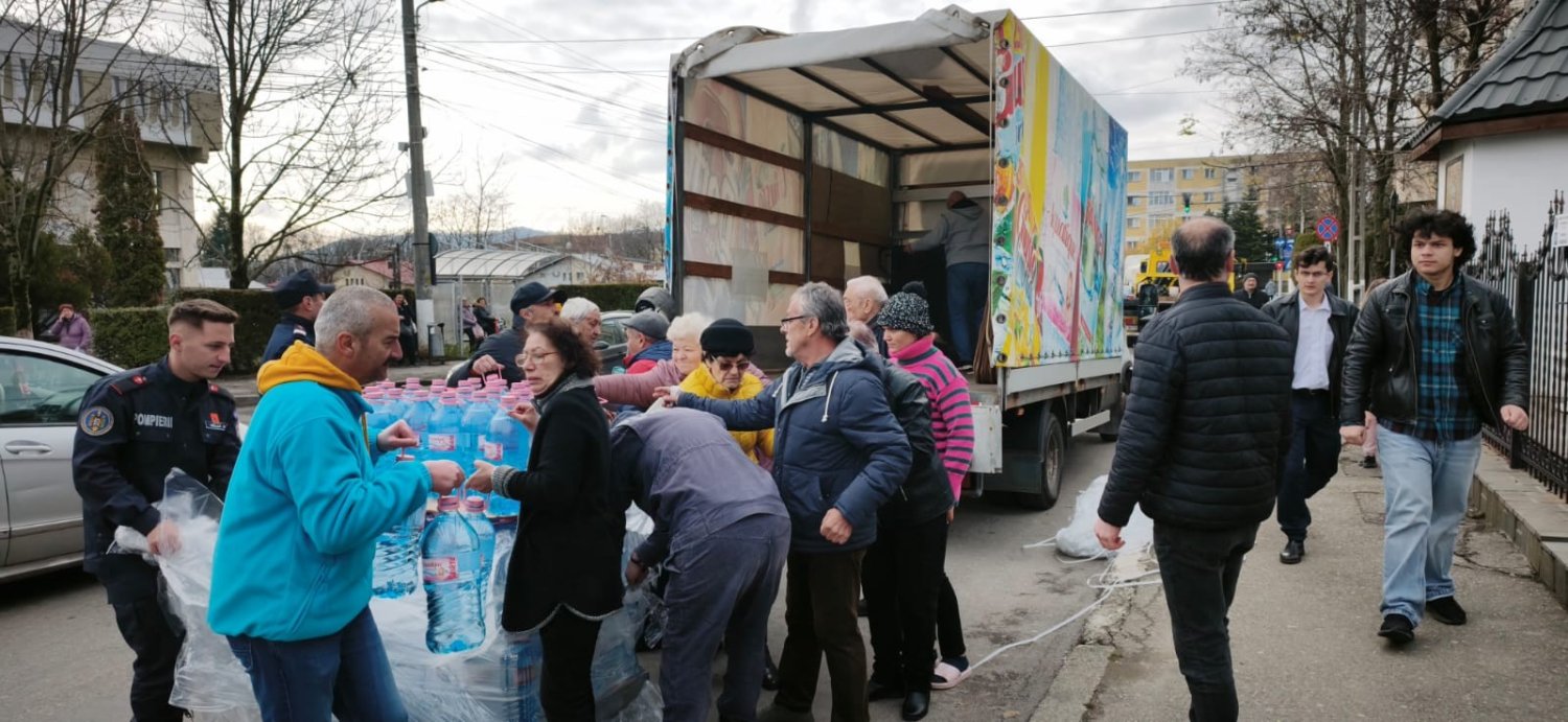 Patriarhia Română în sprijinul celor afectați de lipsa apei potabile din Prahova 349557