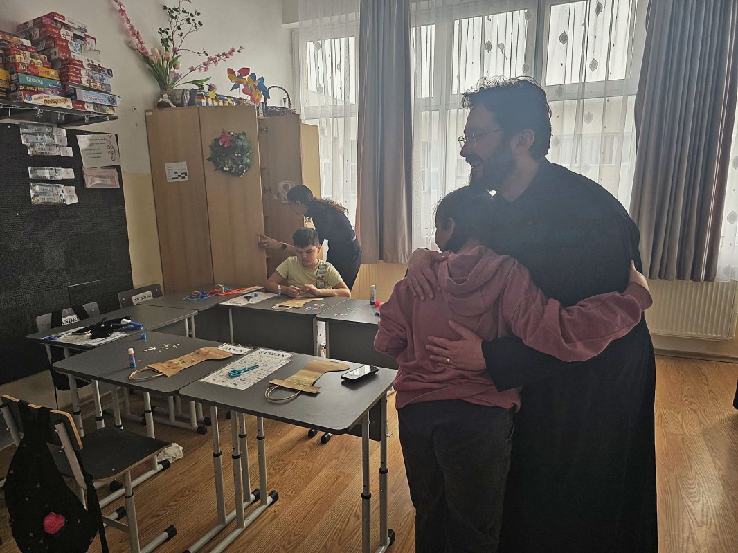 Daruri pentru copiii Școlii Speciale „Sfântul Nicolae” din Bucureşti 349626