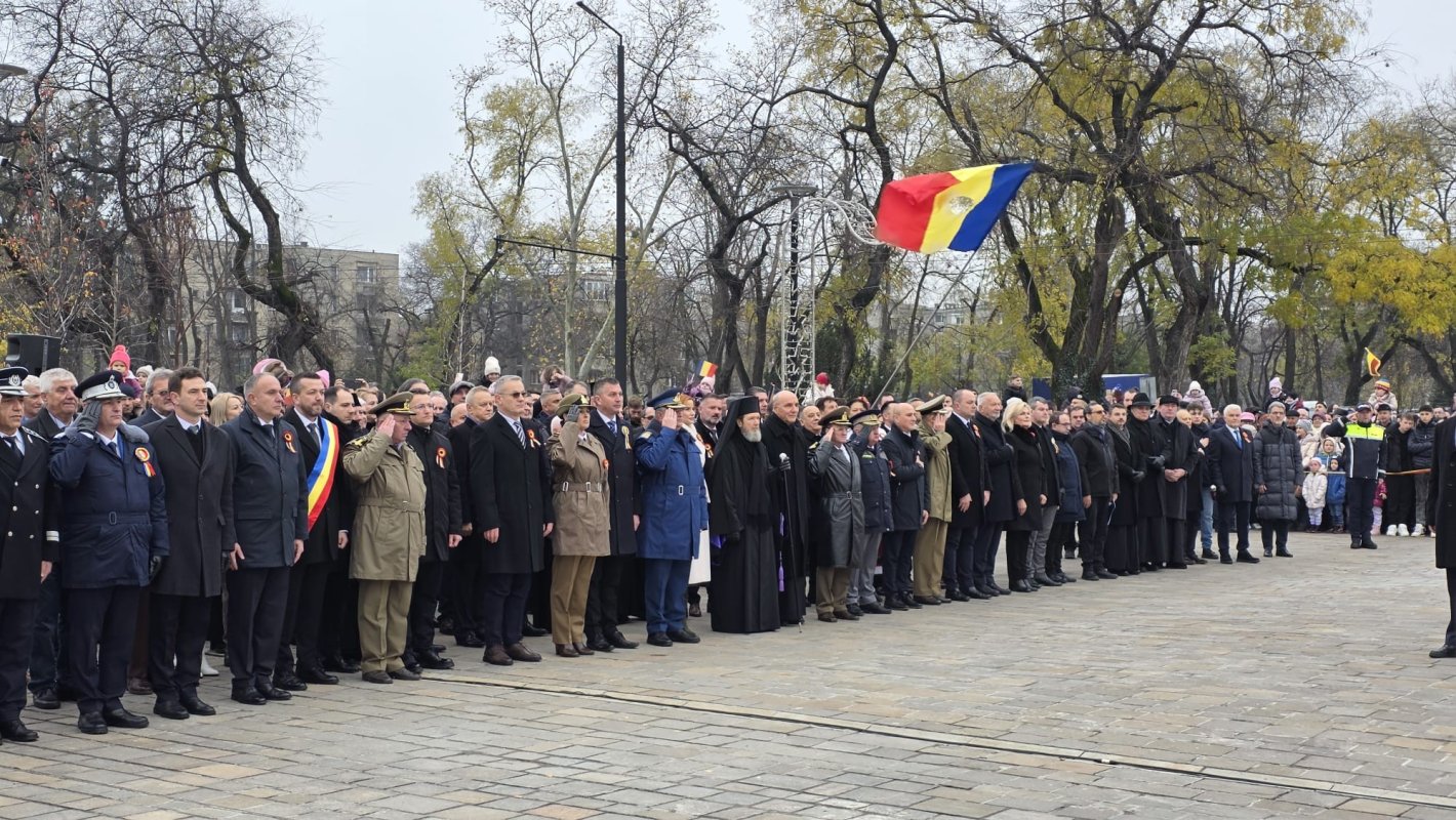 Ziua Națională sărbătorită în fața Catedralei Episcopale din Oradea 349609