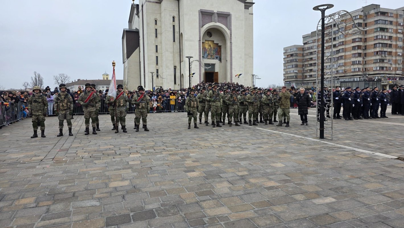 Ziua Națională sărbătorită în fața Catedralei Episcopale din Oradea 349611