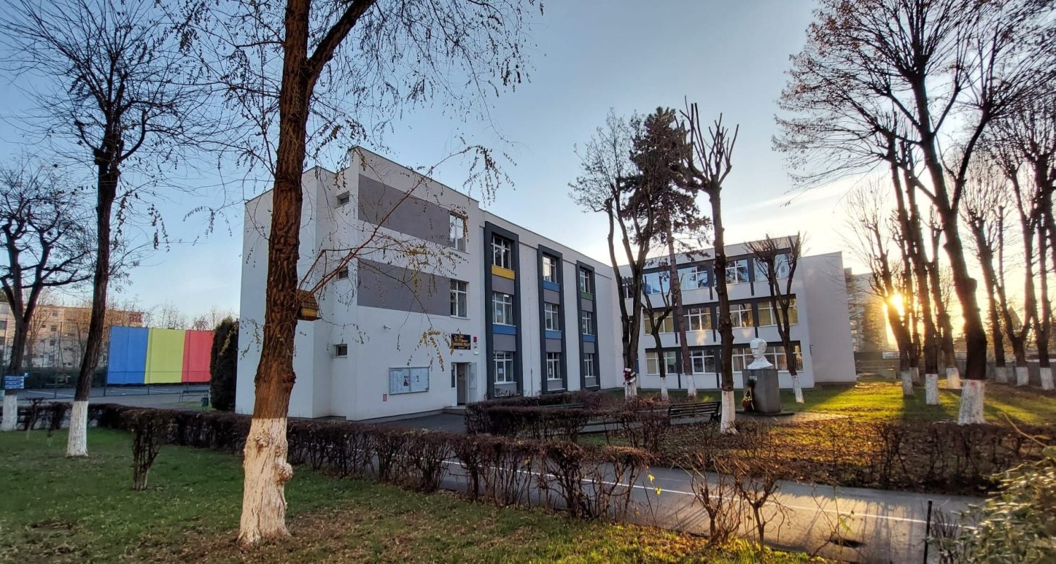 Elevi integraţi în industriile locale 349699