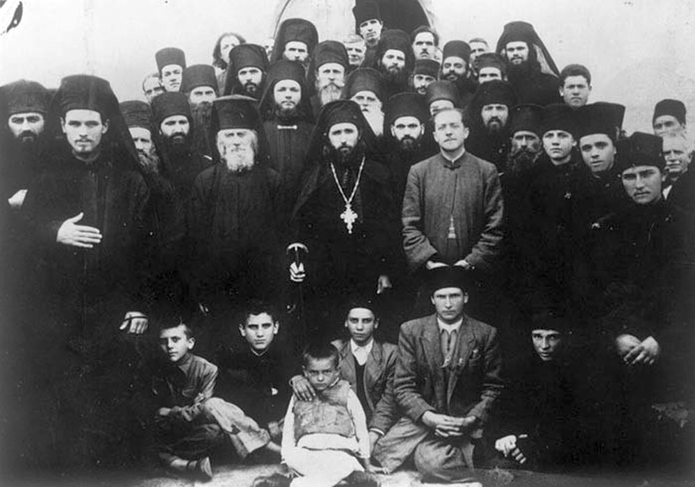 Prietenii de la Mălini ai Sfântului Cleopa 349118