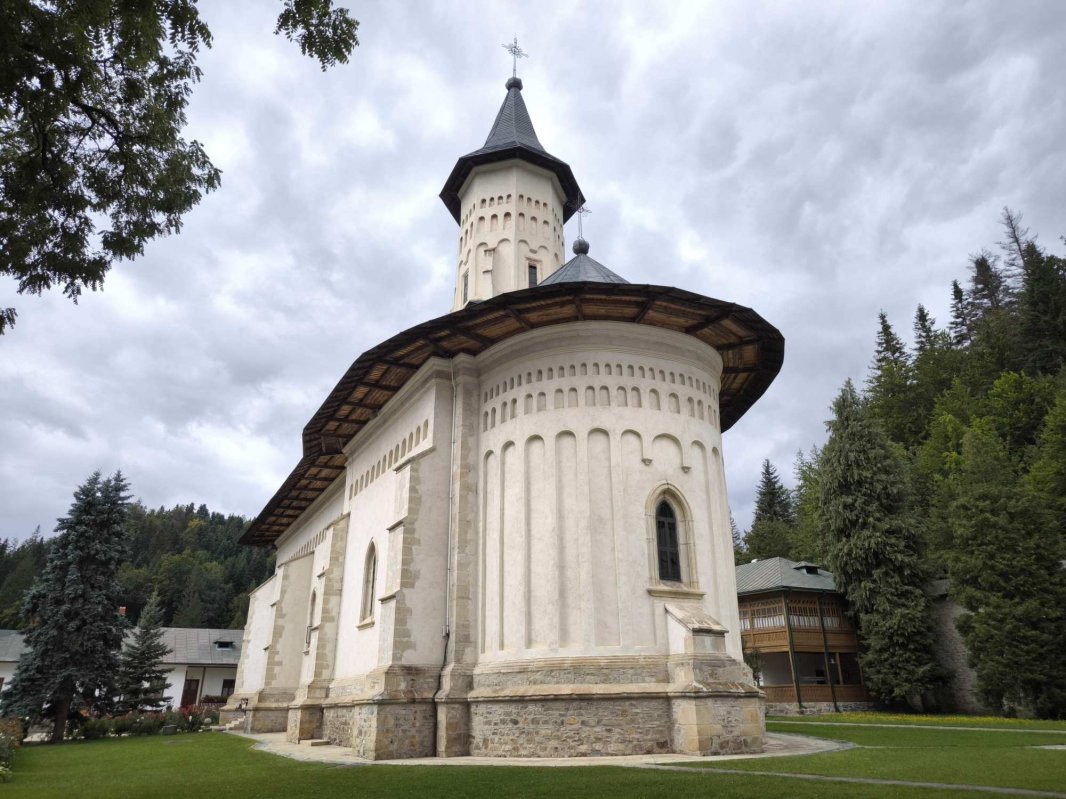 Prietenii de la Mălini ai Sfântului Cleopa 349120