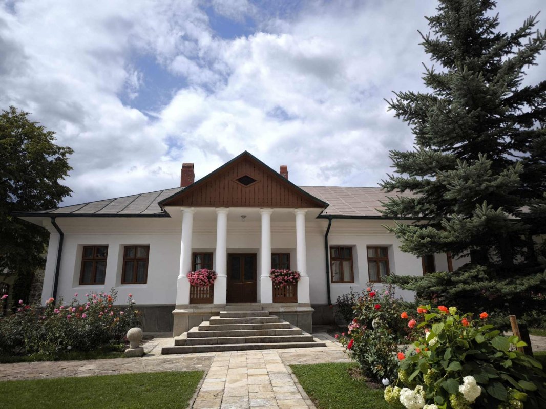 Prietenii de la Mălini ai Sfântului Cleopa 349121