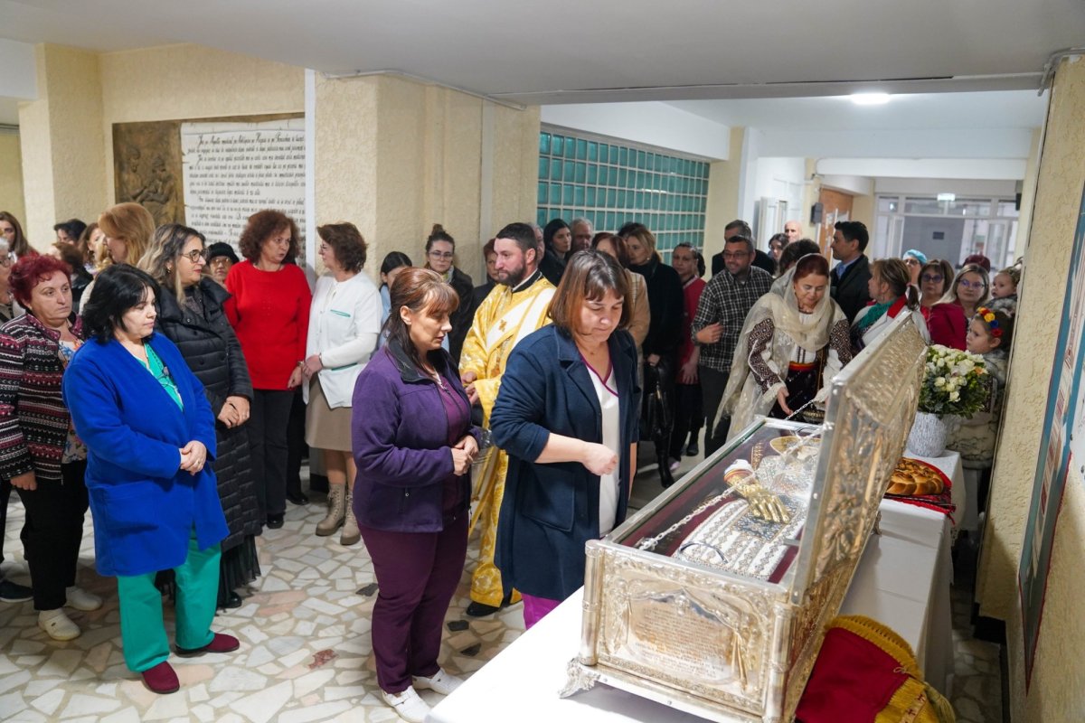 Rugăciune şi filantropie de ziua Sfintei Muceniţe Filofteia 350071