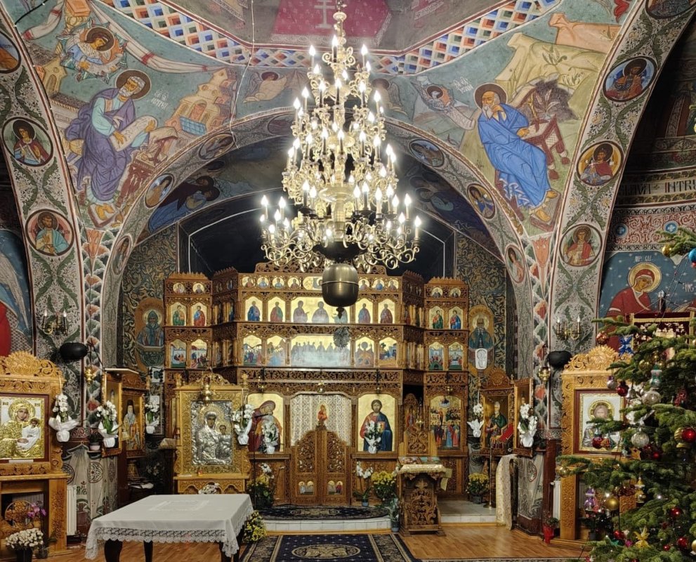 Moaștele Sfântului Ierarh Nectarie la o parohie din județul Prahova 350152