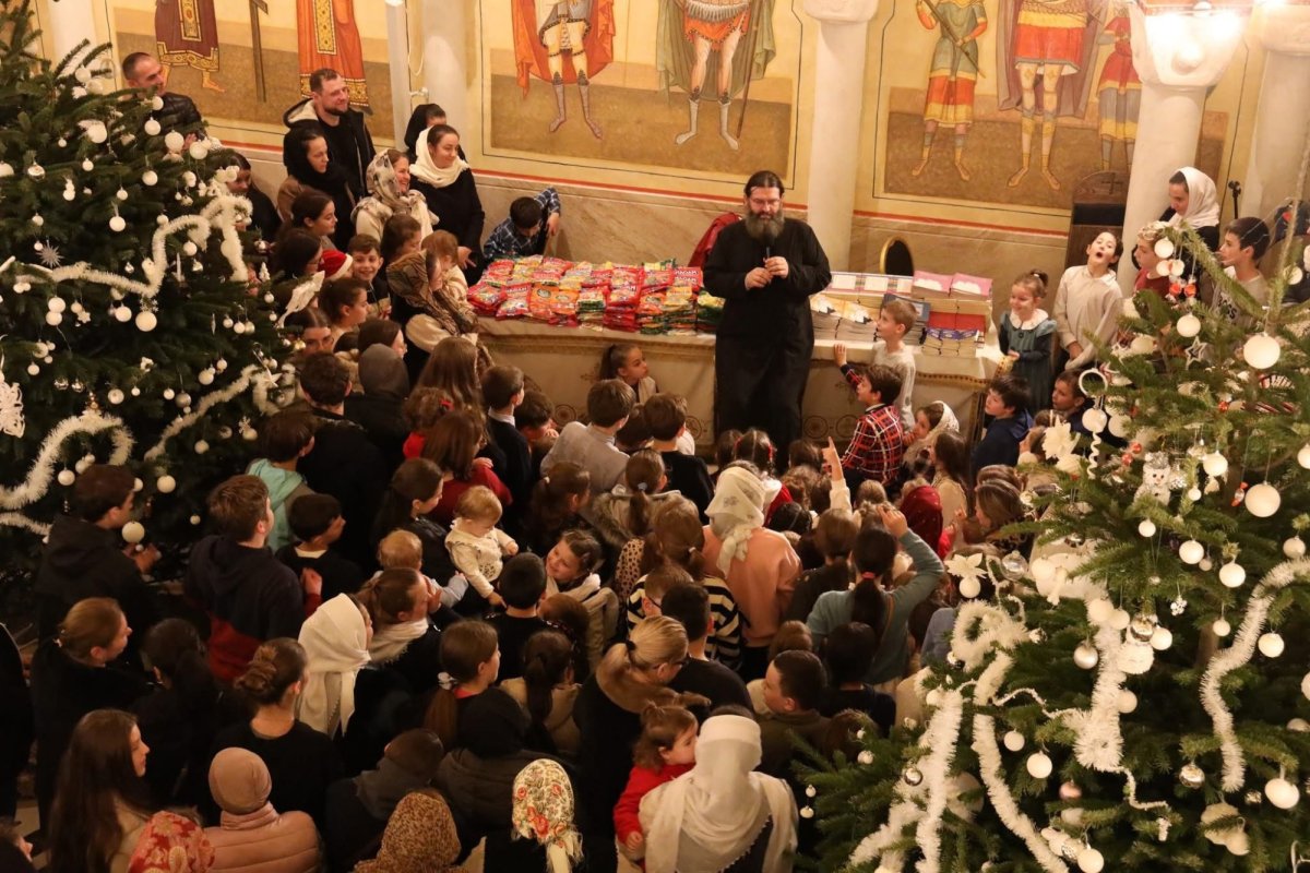 Taina gândurilor şi rama veşniciei - „icoana vie” a românilor din Paris 350186