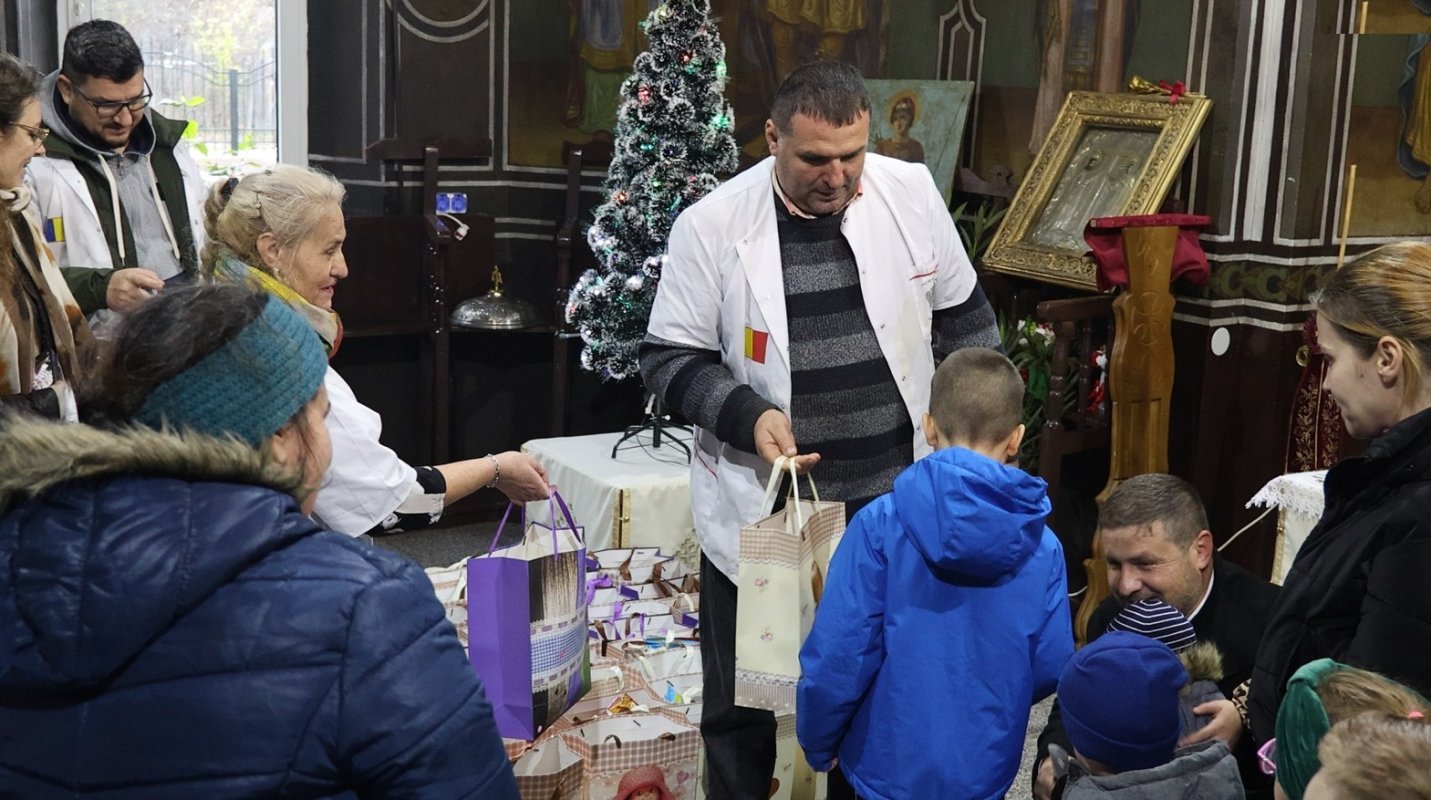 Generozitatea Sfântului Nicolae arătată celor mici prin voluntarii bucureșteni 350232