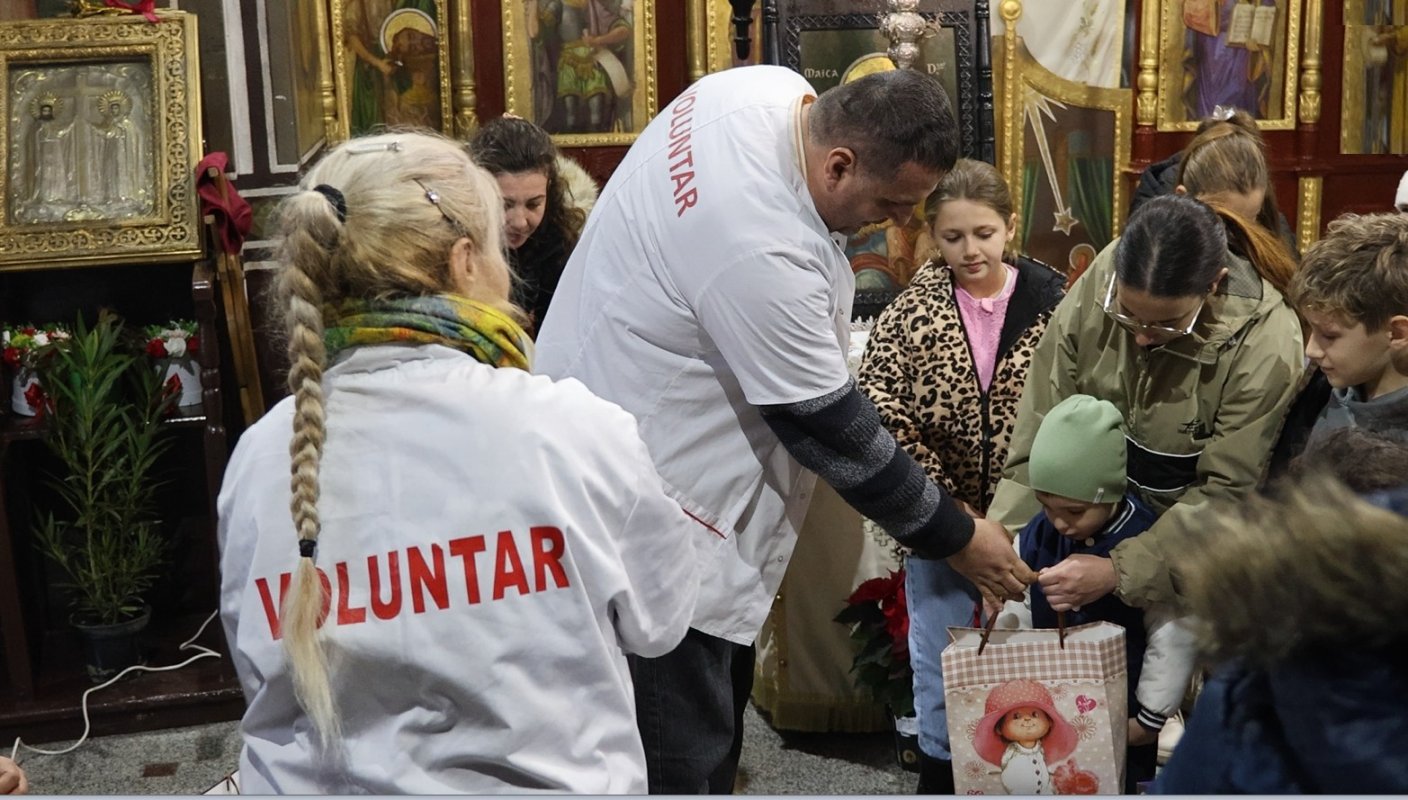Generozitatea Sfântului Nicolae arătată celor mici prin voluntarii bucureșteni 350234