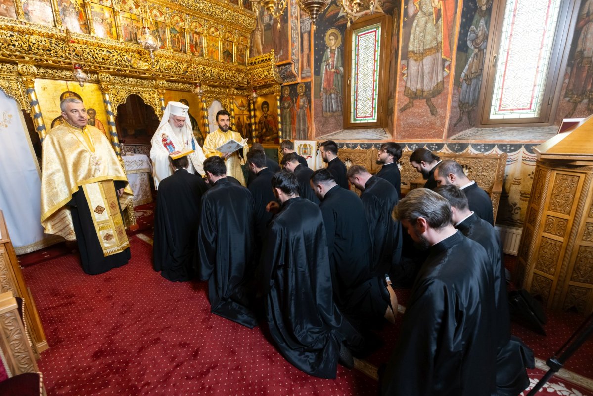 Hirotesii de noi duhovnici în Arhiepiscopia Bucureștilor  350239