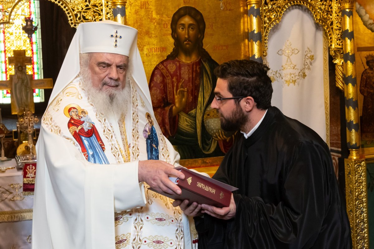 Hirotesii de noi duhovnici în Arhiepiscopia Bucureștilor  350244