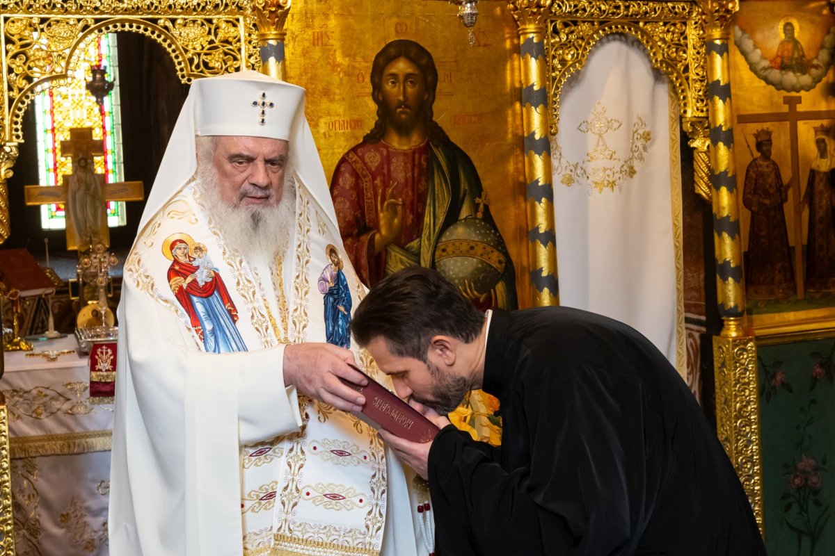 Hirotesii de noi duhovnici în Arhiepiscopia Bucureștilor  350245
