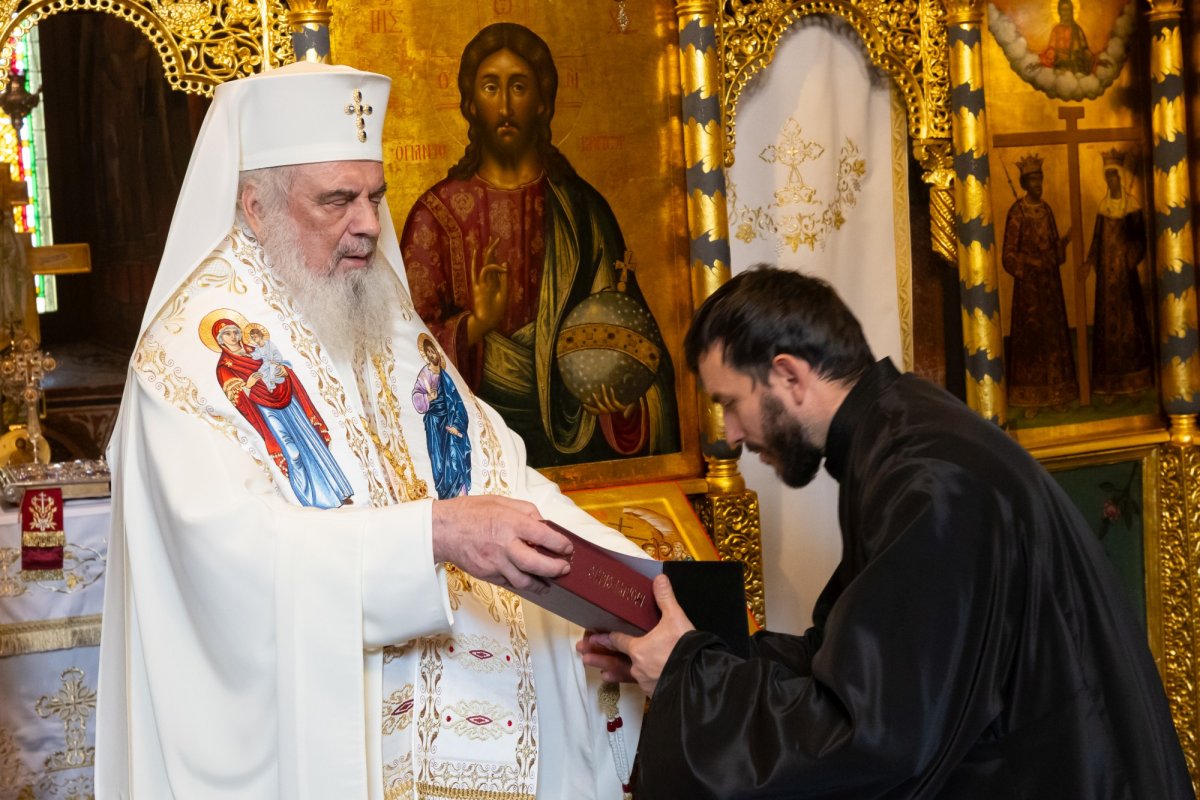 Hirotesii de noi duhovnici în Arhiepiscopia Bucureștilor  350246