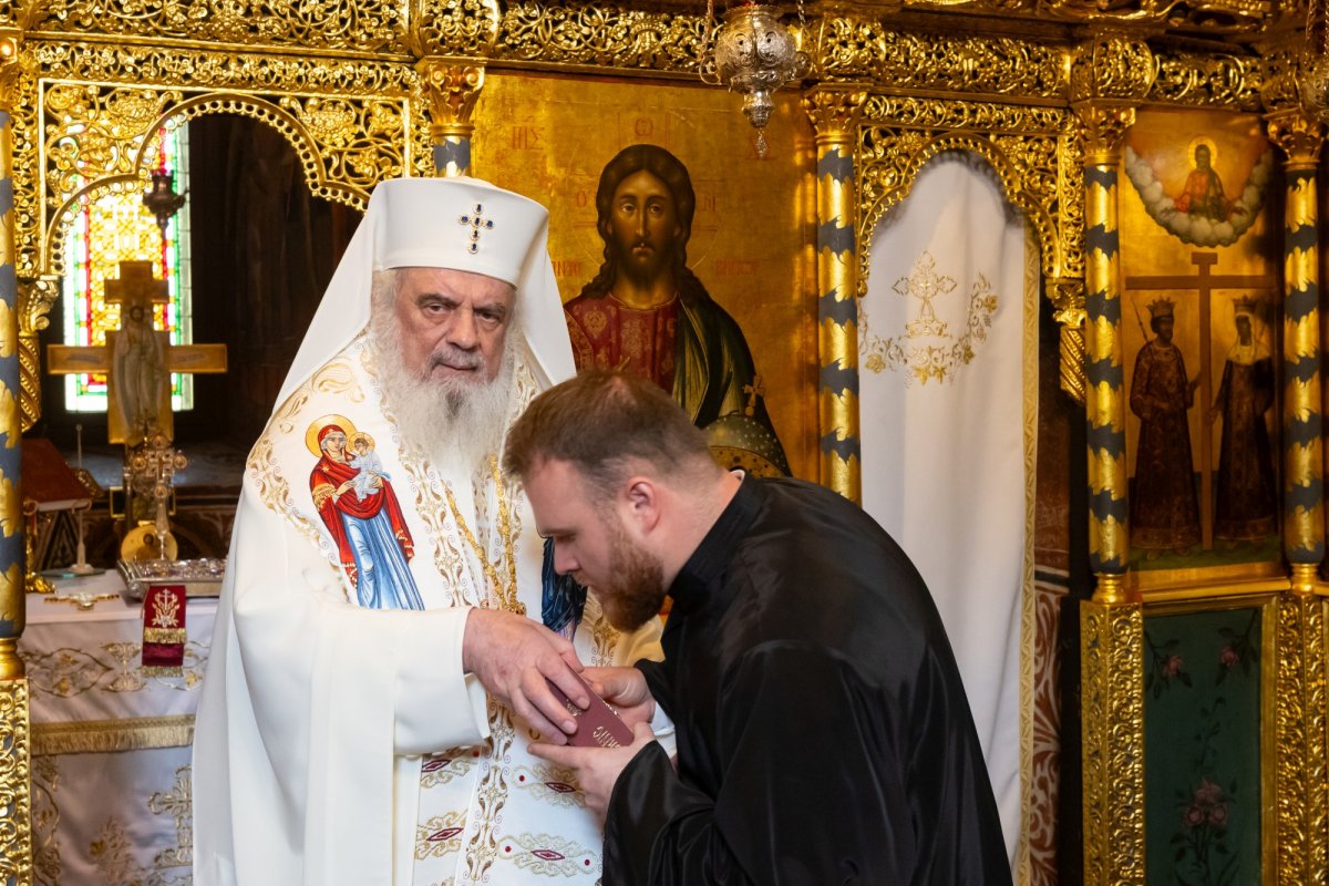 Hirotesii de noi duhovnici în Arhiepiscopia Bucureștilor  350247