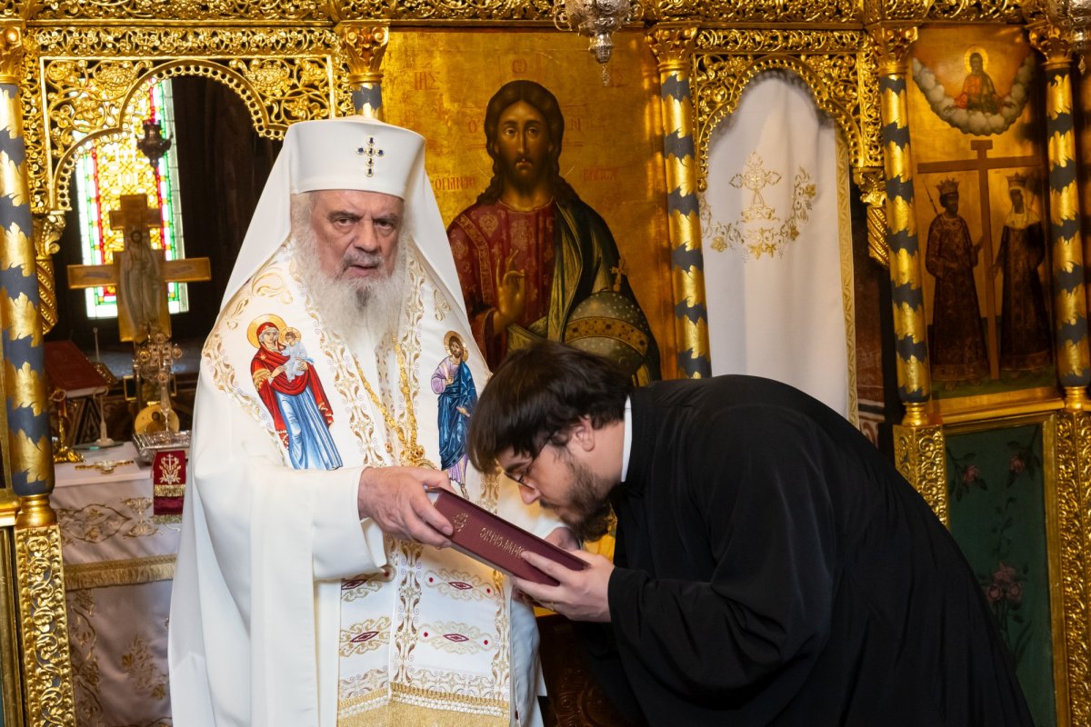 Hirotesii de noi duhovnici în Arhiepiscopia Bucureștilor  350248