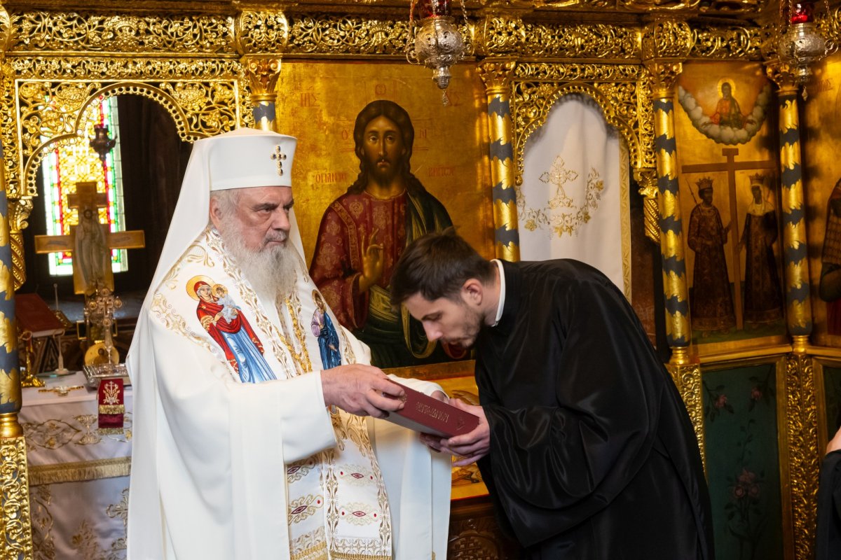 Hirotesii de noi duhovnici în Arhiepiscopia Bucureștilor  350250