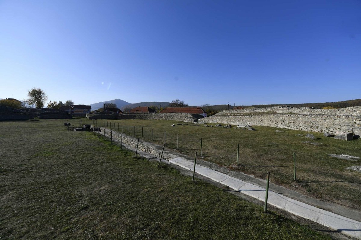 Program de iarnă pentru vizitarea cetății de la Sarmizegetusa 350139