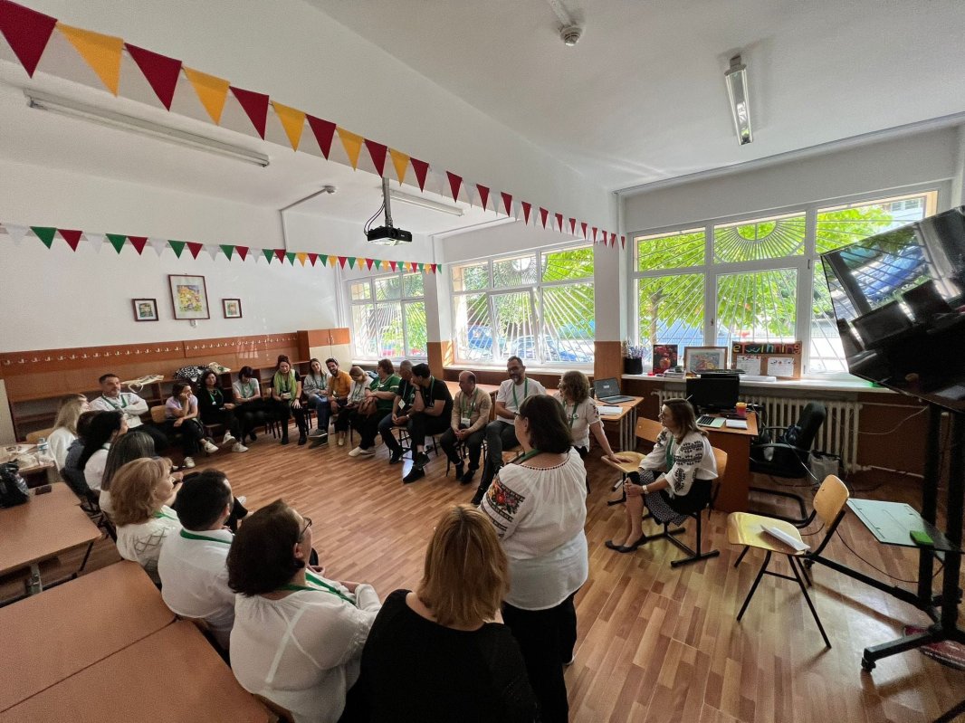 Școala viitorului: elevi autonomi și implicați, profesori „ghizi” 350117